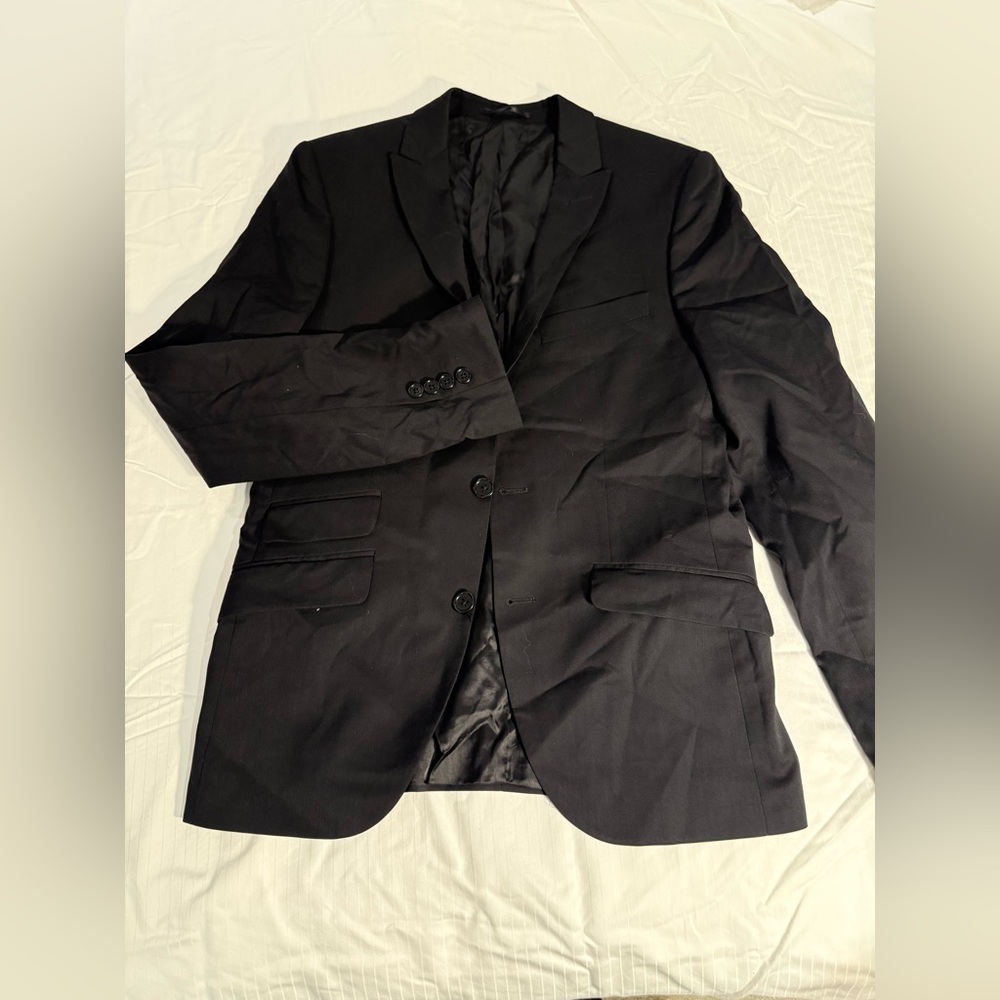 Simon’s Le 31 slim fit black men’s suit.